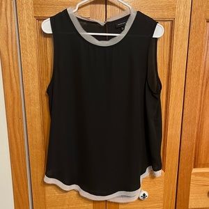 Who What Wear black and white tank. Size LG. Round neck rounded hem fray…